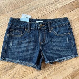 NWT Kohls wear it declare it woman’s (juniors) size 5 dark wash shorts